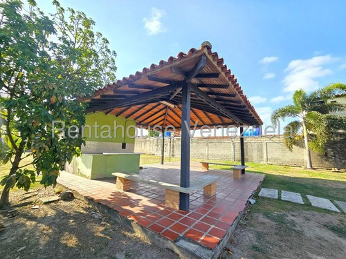 César Bullones Vende Fabulosa Casa En Urb. Rocaterra, Cabudare, Lara 25-14933