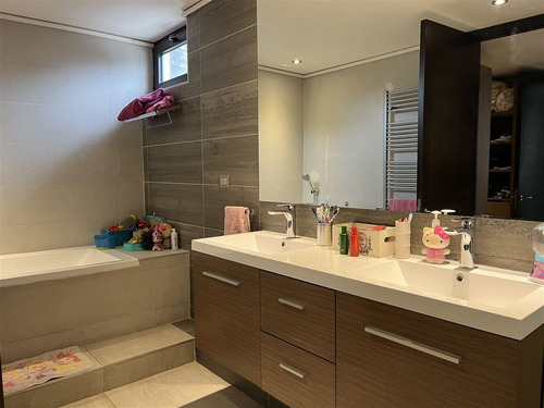 Casa En Venta De 5 Dorm. En Colina. Las Brisas Chicureo