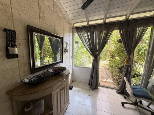 ¡venta Rápida! Encantadora Casita En Pasos De La Famosa Playa De Punta Popi
