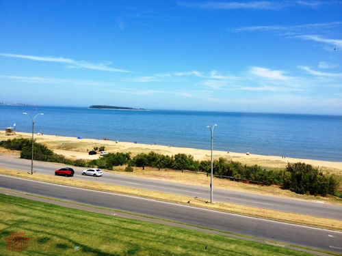 Apartamento En Punta Del Este , Mansa- Ref: 10827