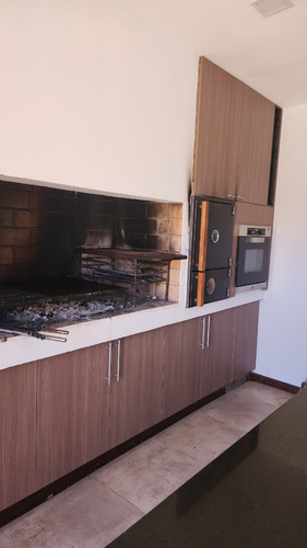Casa 4 Dormitorios, Pileta , Jardin , Cerca Del Centro