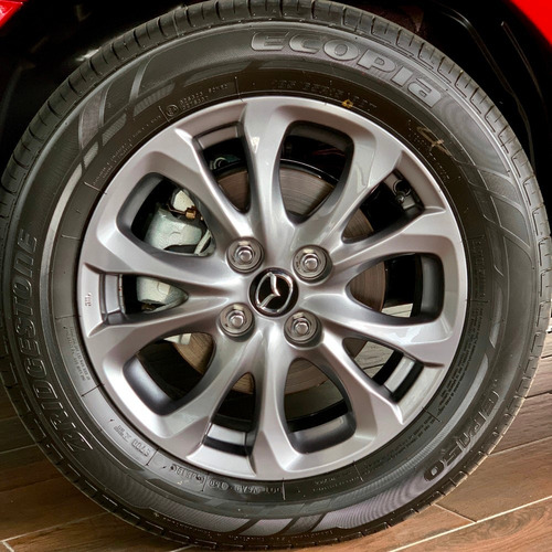 Imagen 8 de 21 de Mazda 2 Sedan Touring At Rojo