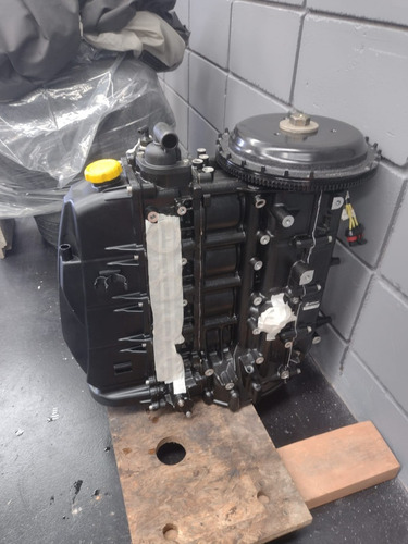 Imagem 2 de 5 de Cabeça De Força Motor Mercury 115 Hp 4 Tempos