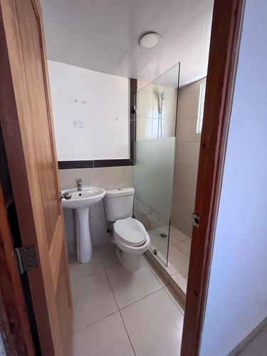 Alquiler De Apartamento En La Autopista De San Isidro 4to Piso Con Terraza.