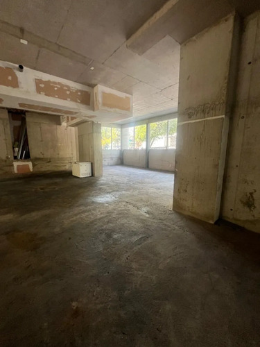 Local Comercial Con Terraza Para Habilitar En Providencia