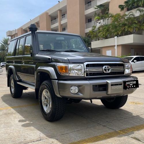 Imagen 2 de 13 de Toyota Land Cruiser Machito