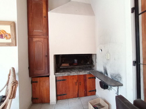 Venta Casa En City Bell Gonnet La Plata 4 Dormitorios Pileta Gran Quincho Escucha Ofertas Con Hidromasaje, 3 Baños Completos, Garage Para 3 Vehículos Con Calefacción En Todos Los Ambientes