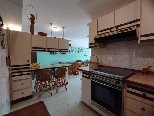 Imagen 3 de 10 de Apartamento En Alquiler Vacacional En Macuto, Residencias Camuri Chico, Av. La Playa Parroquia Macuto, Bajada Del Playon Edo. La Guaira.