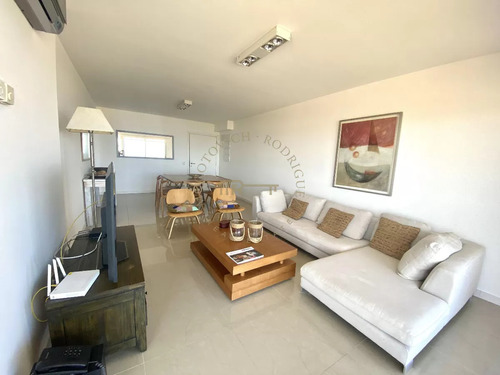 Apartamento En Venta, Pent House Con Parrillero 3 Dormitorios- Playa Btava