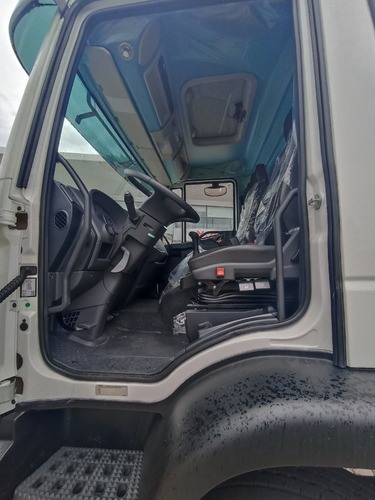 Imagen 3 de 11 de Iveco Tector Premium Cabina Simple 5.9 2022 0km