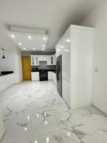 Casa Amueblada Ubicada En El Residencial Los Lirios, La Roma