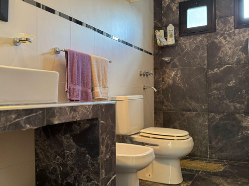 Venta Casa 5 Ambientes Santa Guadalupe, Pilar Del Este
