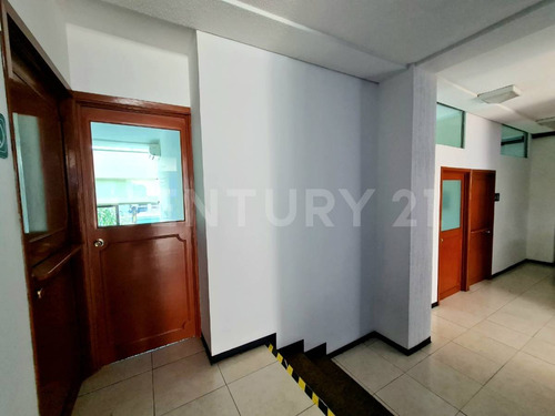 Local Comercial Con Oficinas Y Bodega En Colonia Chulavista Puebla