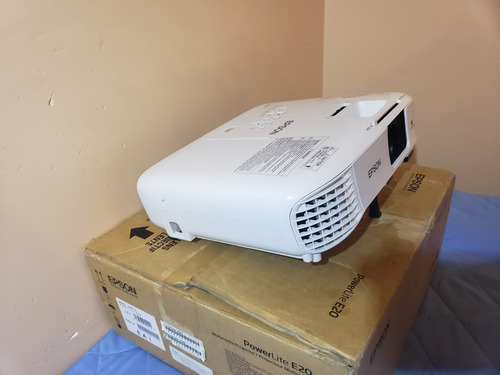 Proyector Epson Powerlite E20 Hdmi 3400 Lúmenes Seminuevo Blanco