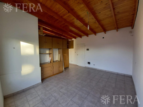 Venta De Casa De 4 Ambientes Con Cochera En Wilde