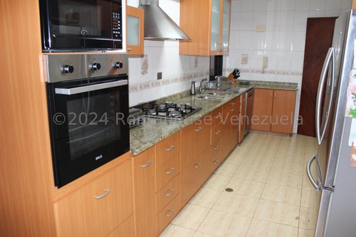 Precioso Y Amplio Tonwhouse En Venta En La Boyera. #25-20083