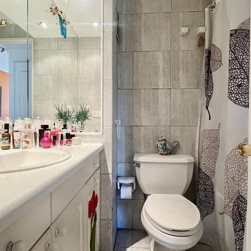 Departamento En Venta De 3 Dorm. 2 Baños En Las Condes