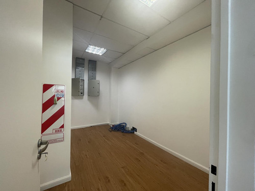 Oficina De 700 M2 En Monserrat