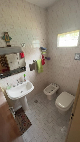 Casa Chalet En Venta Ubicado En Ituzaingó, G.b.a. Zona Oeste, Argentina