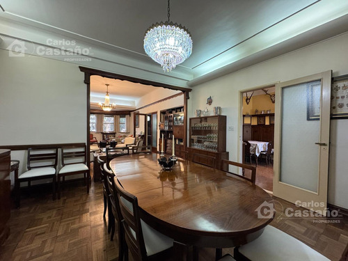Casa Antigua De Categoría, 6 Amb., En El Bajo De Vte. López