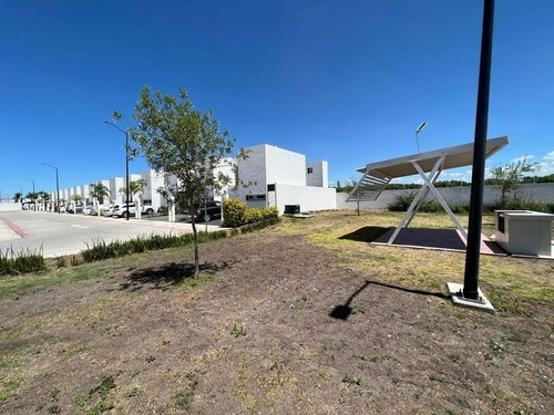 Casa Con Excelente Mantenimiento Y Ubicación. Arf