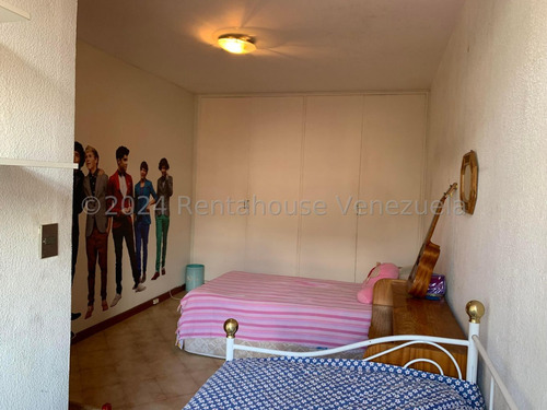 Ss: Vende Apartamento 25-3965 En La Florida De 150 M2, 3h/3b/1pe
