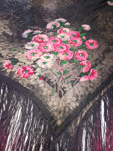 Mantón De Manila Negro Con Flores Bordadas Con Hilos Seda.