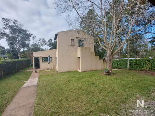 Vende Casa En Balneario Buenos Aires, Manantiales, De 2 Dormitorios En Suite.