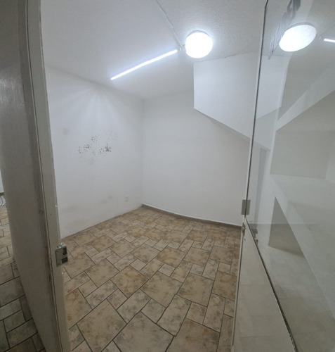 Imagen 13 de 14 de Oficina De 90 M2 , 2 Baños ,2 Piso, Ubicadisima