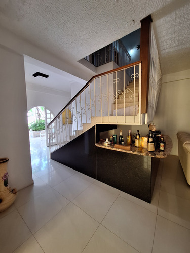Se Vende Casa 435m2 7h/5b/4p Charallave Country Club