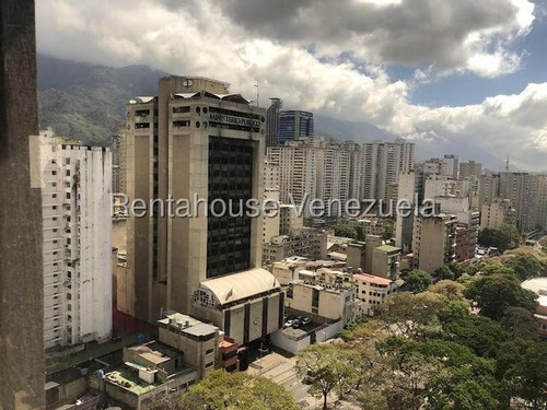 Se Vende Penthouse Dúplex En La Urb. La Candelaria.