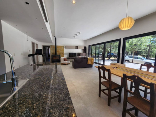 Casa En Venta - Bariloche- Club De Campo Dos Valles
