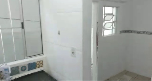 3 Comodos Joaniza (esquina Caixa) Aluguel + Água+luz: R$ 750