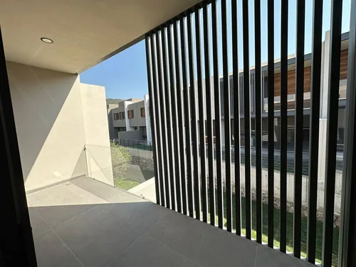 Se Vende Residencia En Altozano, Luxury.,3 Recamaras, 4.5 Baños, Jardín, Cto Ser