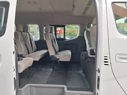 Nissan Urvan NISSAN URVAN 2.5 15 PASAJEROS AMPLIA Aa MT