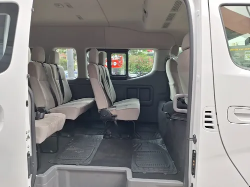 Nissan Urvan NISSAN URVAN 2.5 15 PASAJEROS AMPLIA Aa MT