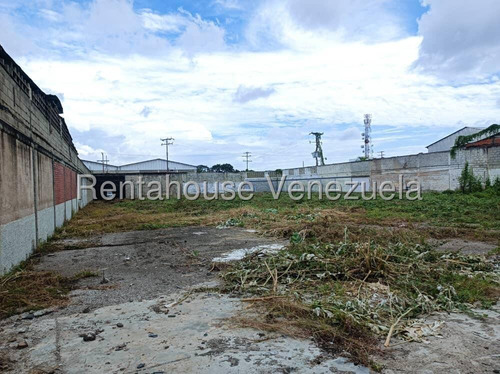 Maria Gonzalez Alquila Terreno Carretera Los Guayos. 25-12064