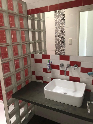 Imagen 10 de 14 de Casa En Venta - Castelar Norte - 4 Amb Con Quincho Y Pileta - Permuta Caba