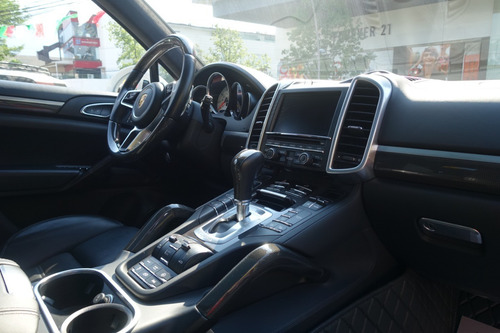 Imagen 1 de 13 de Porsche Cayenne Turbo S 2016