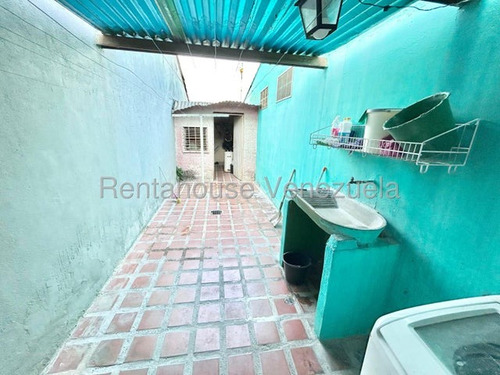 Erika Armeya Vende, Casa En La Urbanizacion Santa Cecilia De Cabudare. Flex: 25-20453