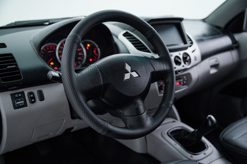 Mitsubishi L200 Triton HLS 2.4 Flex 16V CD Mec.