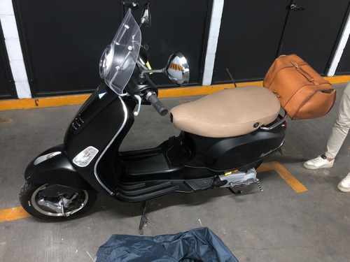 Vespa Napoli 150 2023, 4,300 Km, Negra Matizada ( Original )