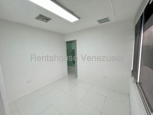 Maritza Lucena Alquila Un Consultorio Moderno, Completamente Nuevo, Al Este De Barquisimeto, Excelente Vista, Sala De Espera, A/a, Internet, Agua Constante,