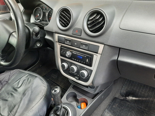 Imagem 3 de 5 de Vw Voyage 2012