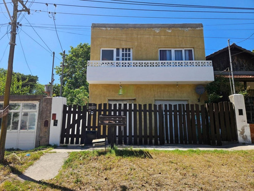 Casa En Venta - 3 Dormitorios 2 Baños - Villa Gesell