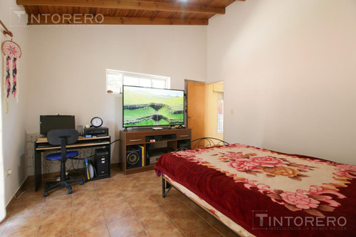 Venta Terreno Con Casa 7 Ambientes Con Parque, Pileta, Quincho Y Cochera En Florencio Varela