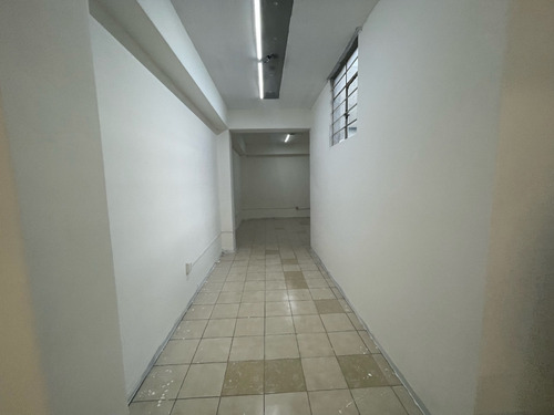 Local Comercial Para Comercio O Oficinas En Primer Piso En Adolfo López Mateos