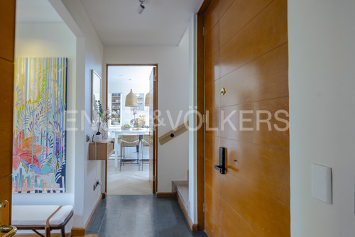 Casa Remodelada, En Condominio Con Buena Conectividad