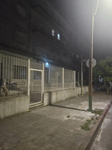 Apartamento En Venta, 1 Dormitorio Bien Ubicado Proximo A Gral Flores. Cerrito
