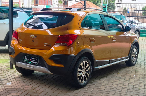 Imagem 4 de 9 de Chevrolet Onix